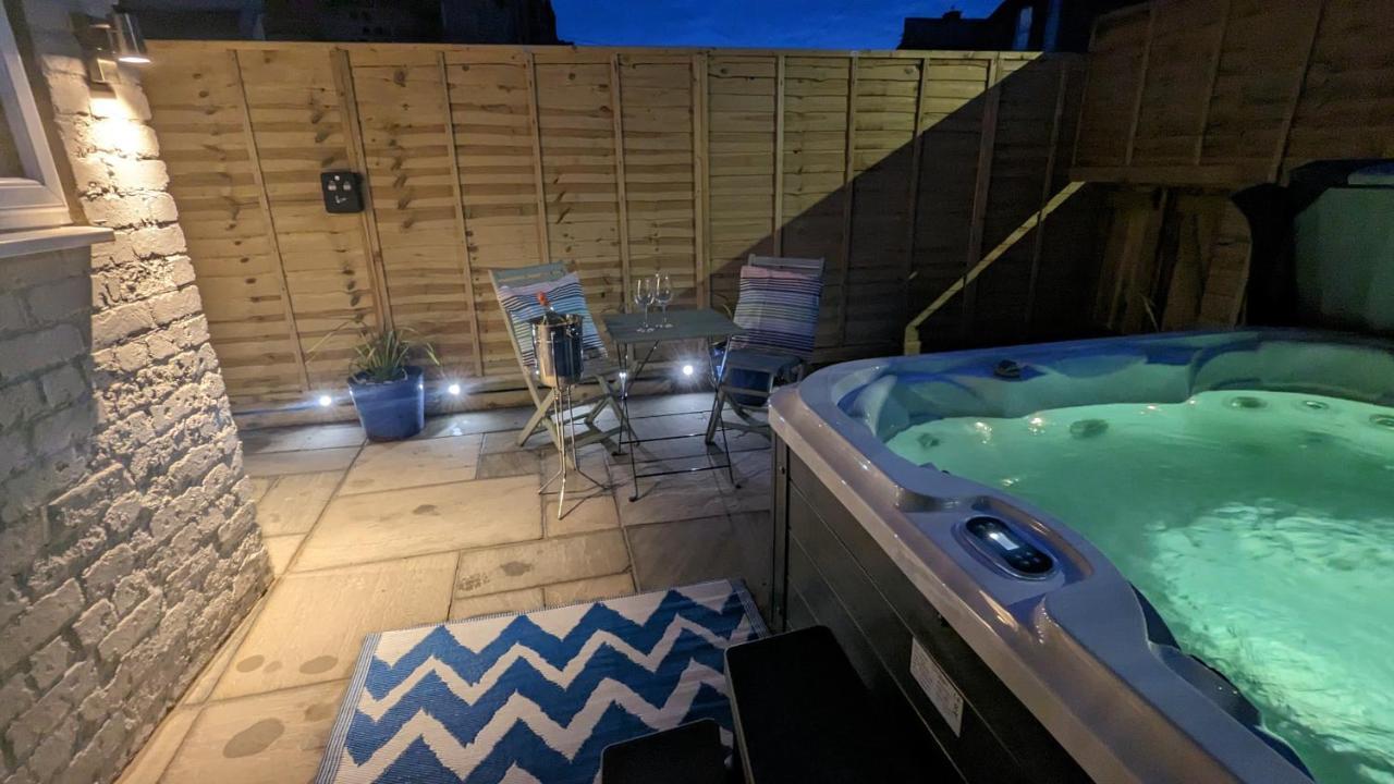 Seaside Escapes - With Relaxing Hot Tub! Villa Scarborough Eksteriør bilde